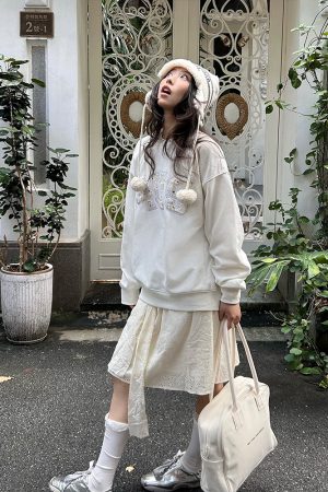 Unisex Loose Round Neck Pullover Sweatshirt with Letter Patch Embroidery - Small Fragrance Style, Perfect for Spring and Autumn Fashion