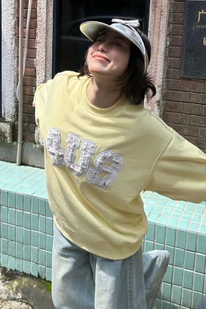 Unisex Loose Round Neck Pullover Sweatshirt with Letter Patch Embroidery - Small Fragrance Style, Perfect for Spring and Autumn Fashion