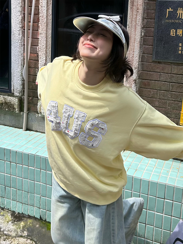 Unisex Loose Round Neck Pullover Sweatshirt with Letter Patch Embroidery - Small Fragrance Style, Perfect for Spring and Autumn Fashion Unisex Loose Round Neck Pullover Sweatshirt with Letter Patch Embroidery - Small Fragrance Style, Perfect for Spring and Autumn Fashion