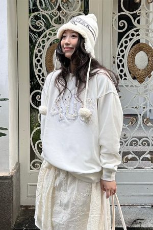 Unisex Loose Round Neck Pullover Sweatshirt with Letter Patch Embroidery - Small Fragrance Style, Perfect for Spring and Autumn Fashion