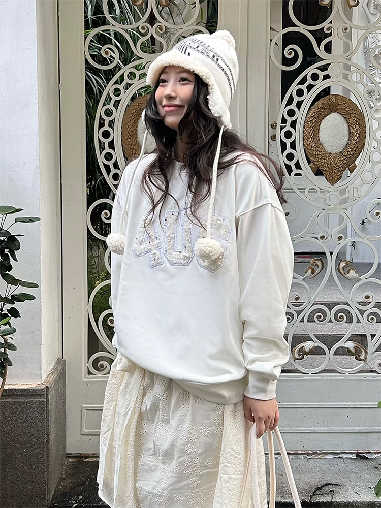 Unisex Loose Round Neck Pullover Sweatshirt with Letter Patch Embroidery - Small Fragrance Style, Perfect for Spring and Autumn Fashion Unisex Loose Round Neck Pullover Sweatshirt with Letter Patch Embroidery - Small Fragrance Style, Perfect for Spring and Autumn Fashion