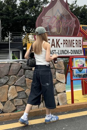 Unisex Retro American Denim 7-Point Wide-Leg Shorts - Trendy Loose Fit Summer Streetwear for a Casual Look