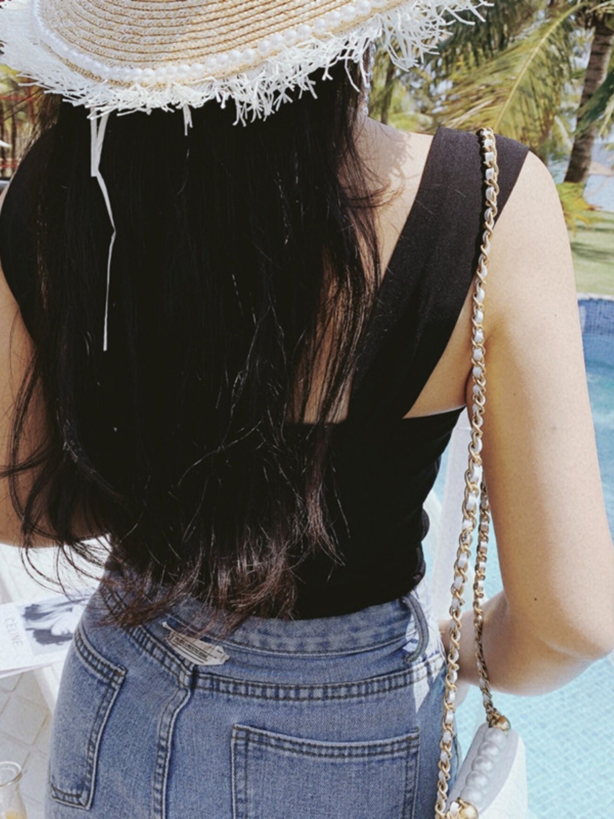 Versatile Black Wide Strap Camisole - 2025 Spring/Summer, French Style, Perfect for Vacation, Y2K Inspired Fashion Versatile Black Wide Strap Camisole - 2025 Spring/Summer, French Style, Perfect for Vacation, Y2K Inspired Fashion