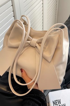 Versatile Large Capacity Shoulder Bag for Women, Trendy Hand-Held Tote for Spring/Summer 2025, Perfect Commuter Accessory