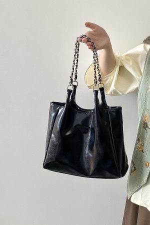 Versatile Large Capacity Women's Tote Bag - Commuter Chain Shoulder Handbag for Everyday Use