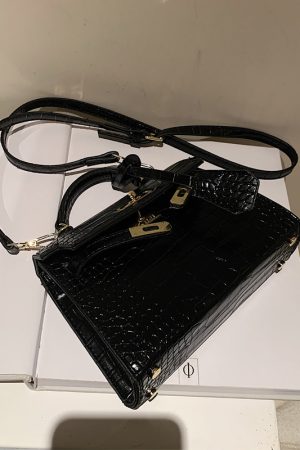 Versatile Retro Crocodile Pattern Crossbody Handbag - Small Square Bag for Spring/Summer 2025, Fashionable Women's Accessory