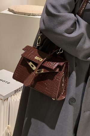 Versatile Retro Crocodile Pattern Crossbody Handbag - Small Square Bag for Spring/Summer 2025, Fashionable Women's Accessory