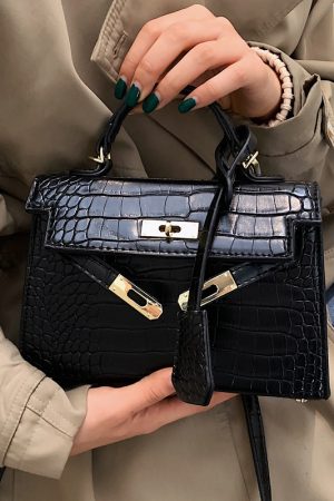 Versatile Retro Crocodile Pattern Crossbody Handbag - Small Square Bag for Spring/Summer 2025, Fashionable Women's Accessory