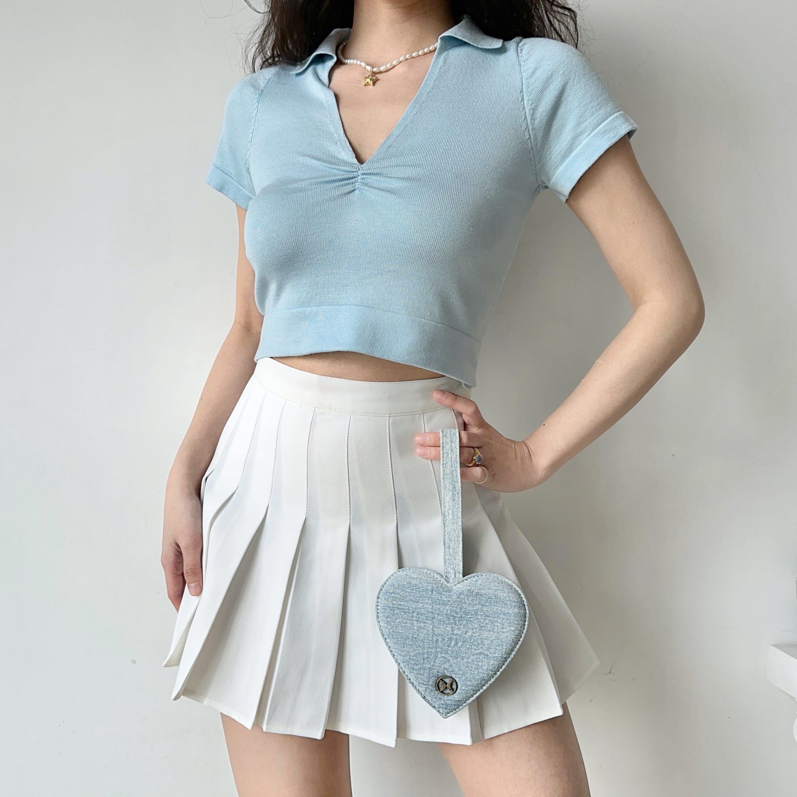 Versatile V-Neck Short Sleeve Knitted T-Shirt for Women - Simple Slim Fit Top in European and American Style, Perfect for Everyday Wear Versatile V-Neck Short Sleeve Knitted T-Shirt for Women - Simple Slim Fit Top in European and American Style, Perfect for Everyday Wear