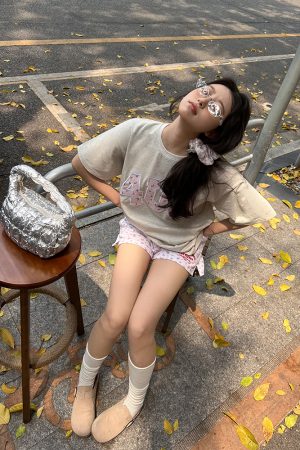 Vintage American Campus Style Embroidered Floral Women's Casual Shorts - Trendy Slim Fit for 90s Inspired Fashion