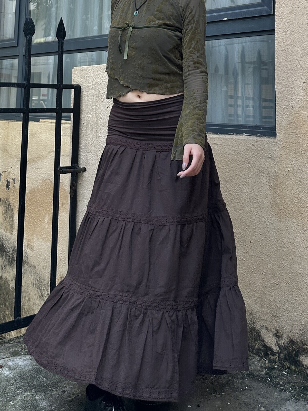 Vintage American Low-Waist Midi Skirt with French Lace Splicing - Versatile Loose Cake Skirt for Women, Y2K Style Vintage American Low-Waist Midi Skirt with French Lace Splicing - Versatile Loose Cake Skirt for Women, Y2K Style