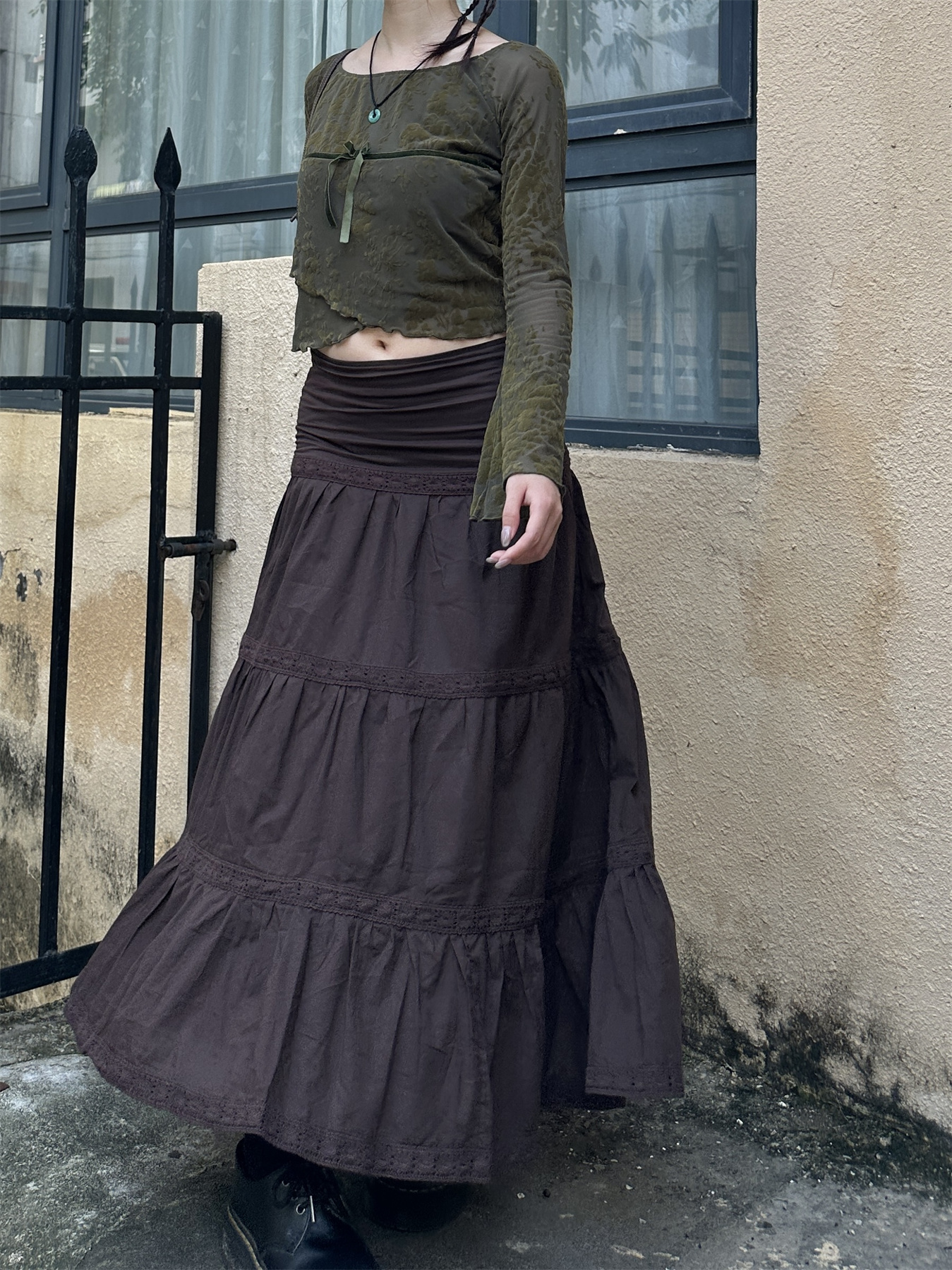 Vintage American Low-Waist Midi Skirt with French Lace Splicing - Versatile Loose Cake Skirt for Women, Y2K Style Vintage American Low-Waist Midi Skirt with French Lace Splicing - Versatile Loose Cake Skirt for Women, Y2K Style