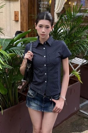 Vintage American Polka Dot Slim Fit Shirt with Shoulder Structure and Waist-Defining Design, Perfect for Y2K and Retro Styles