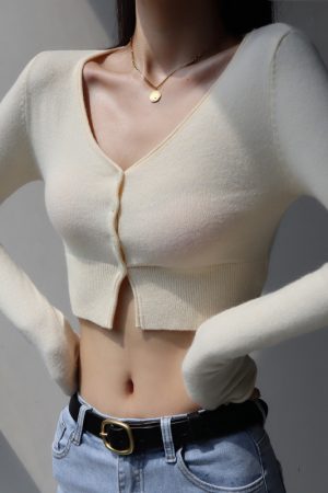 Vintage American Style Sexy V-Neck Button High-Waisted Short Cardigan for Women, Slim Fit Flattering Long Sleeve Knitted Top