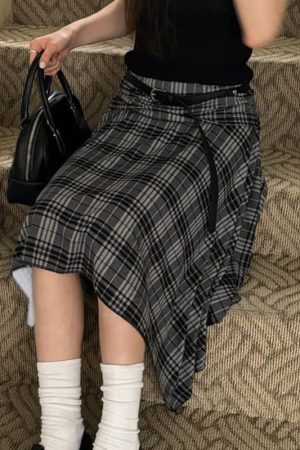 Vintage British Style A-Line Plaid Skirt for Women, Irregular Hem, Slimming, Hip-Hiding, Waist-Defining, Trendy 90s Fashion