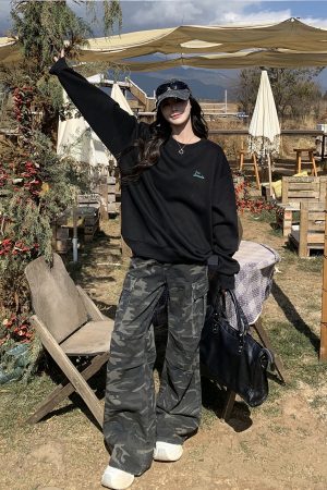 Vintage Camouflage Cargo Pants for Women, Multi-Pocket Loose Straight Wide-Leg Style, 90s Inspired Fashion