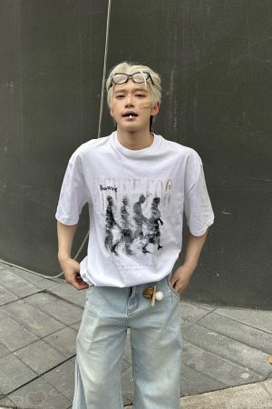 Vintage Distressed Blurry Portrait Print Short Sleeve Unisex Casual Streetwear T-Shirt for Summer, Retro 90s Style