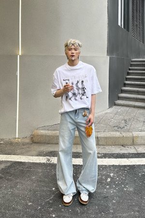 Vintage Distressed Blurry Portrait Print Short Sleeve Unisex Casual Streetwear T-Shirt for Summer, Retro 90s Style