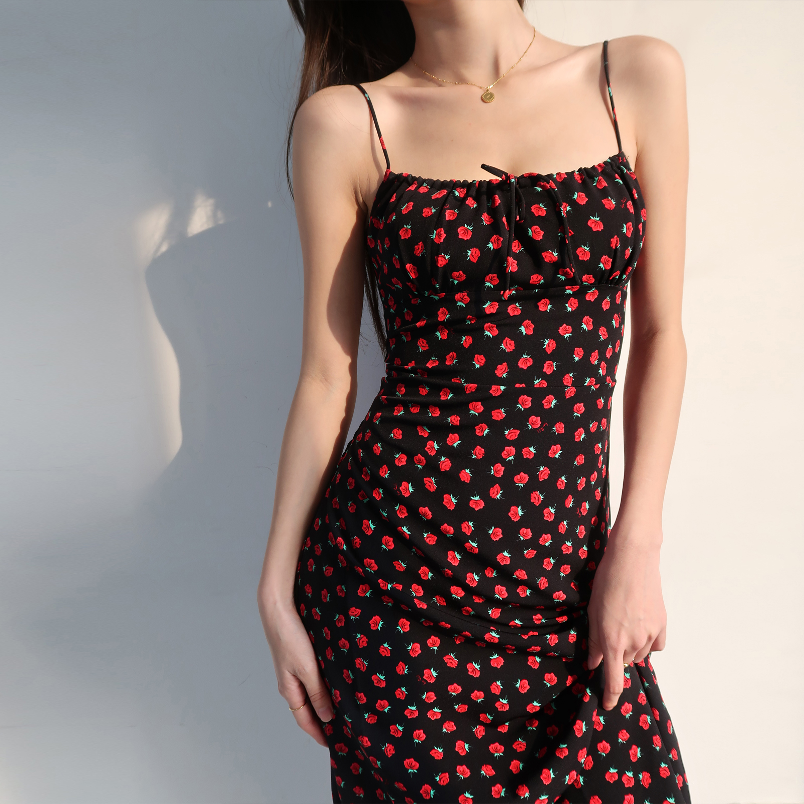 Vintage Floral Dress with Straps - Sexy Slim-Fit French Style Midi Dress for Women - Chic Retro Summer Fashion Vintage Floral Dress with Straps - Sexy Slim-Fit French Style Midi Dress for Women - Chic Retro Summer Fashion