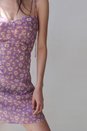 Vintage Floral Lace-Up Camisole Dress with Small Daisy Print - Romantic Vacation Style, Waist-Cinching Design