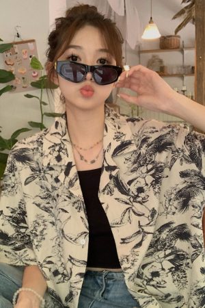 Vintage Floral Loose Short Sleeve Shirt for Women - 2025 Summer Hawaiian Beach Style, INS Trendy Half Sleeve Top