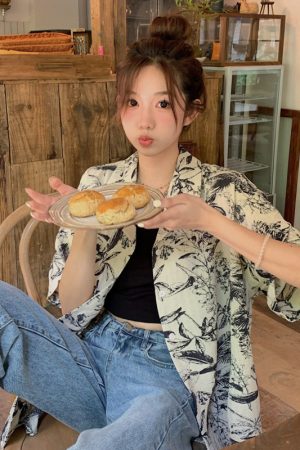 Vintage Floral Loose Short Sleeve Shirt for Women - 2025 Summer Hawaiian Beach Style, INS Trendy Half Sleeve Top