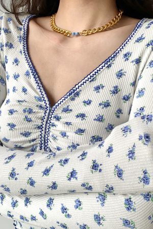 Vintage Floral Ruffled V-Neck Long Sleeve T-Shirt for Women - Slim Fit, 90s Inspired Short Top