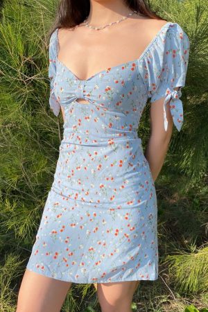 Vintage Floral Short Sleeve Dress with Front Bow and Hollow Waist - Summer 90s Style for Women