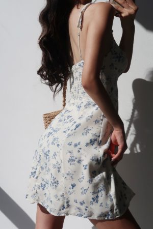 Vintage Floral Spaghetti Strap Dress - V-Neck Wrap Design, Slim Fit Waist, Short Summer Vacation Dress for Girls