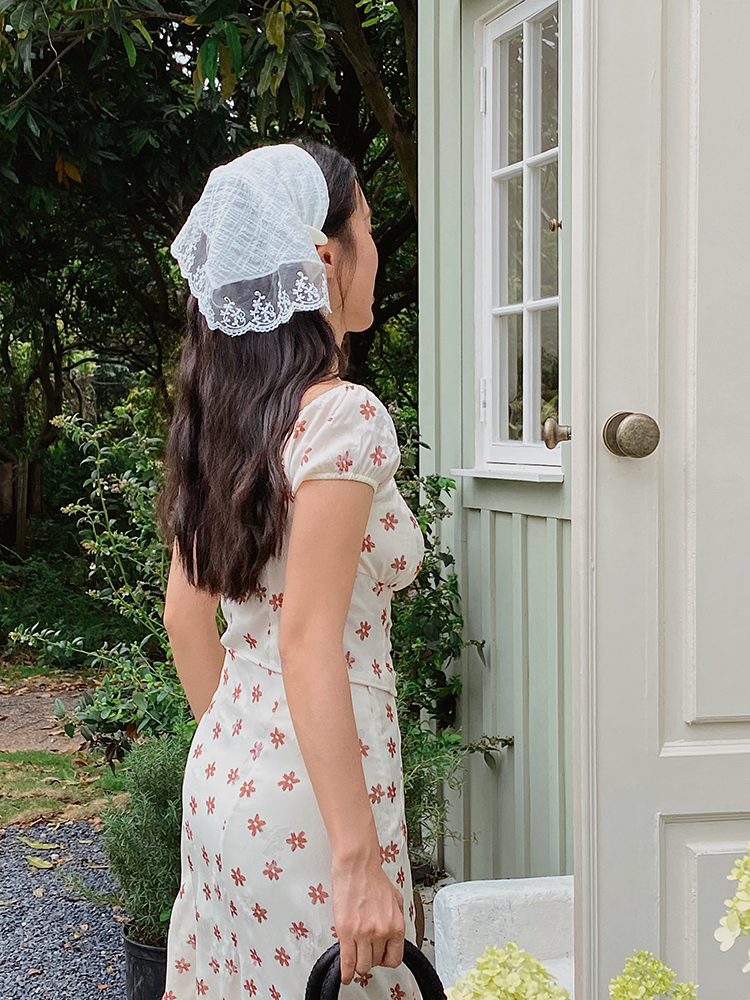 Vintage French Floral Dress with Short Sleeves and A-Line Mid-Length Skirt - Perfect for 90s and Y2K Inspired Styles Vintage French Floral Dress with Short Sleeves and A-Line Mid-Length Skirt - Perfect for 90s and Y2K Inspired Styles