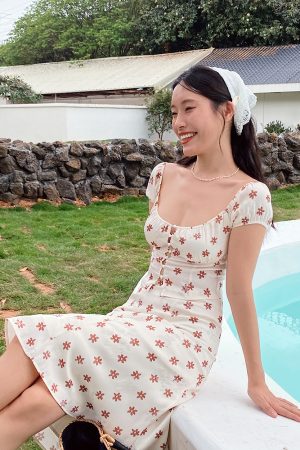 Vintage French Floral Dress with Short Sleeves and A-Line Mid-Length Skirt - Perfect for 90s and Y2K Inspired Styles