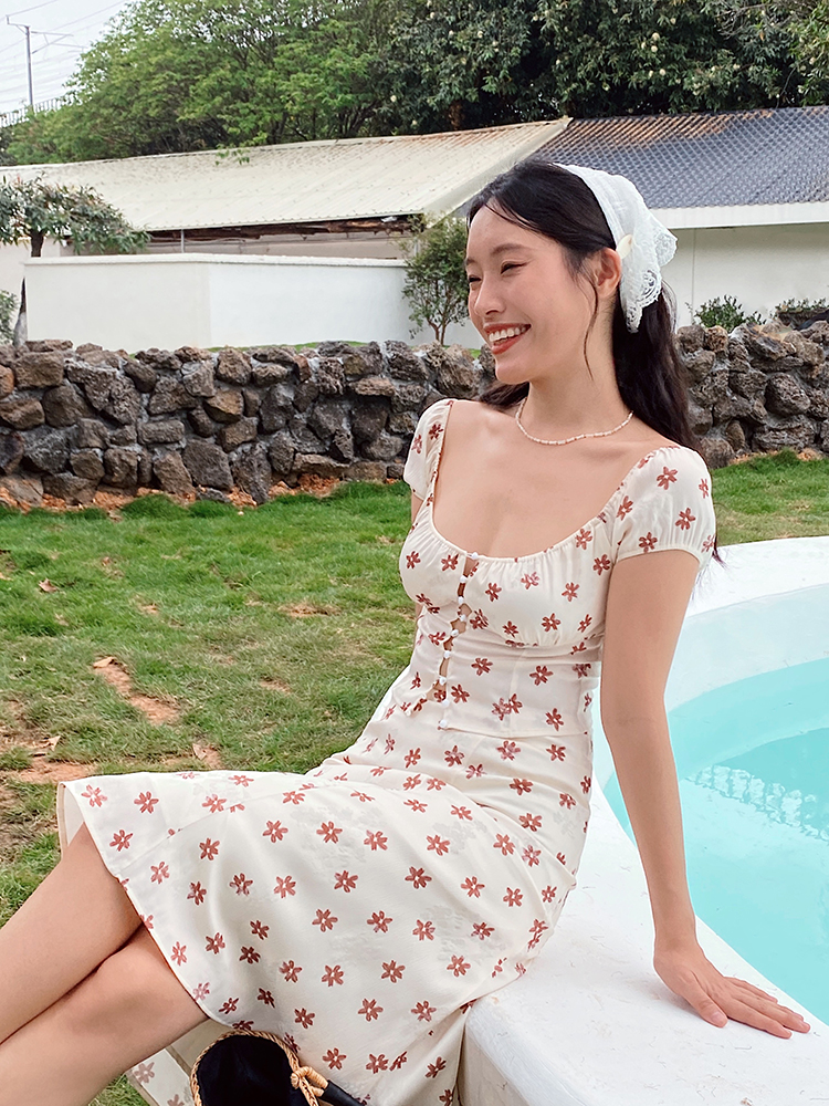 Vintage French Floral Dress with Short Sleeves and A-Line Mid-Length Skirt - Perfect for 90s and Y2K Inspired Styles Vintage French Floral Dress with Short Sleeves and A-Line Mid-Length Skirt - Perfect for 90s and Y2K Inspired Styles