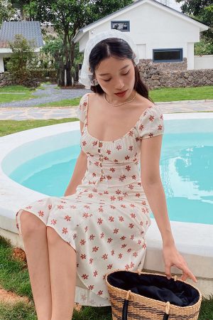 Vintage French Floral Dress with Short Sleeves and A-Line Mid-Length Skirt - Perfect for 90s and Y2K Inspired Styles