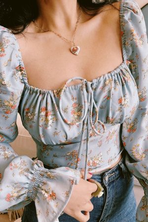 Vintage French Floral Puff Sleeve Shirt with Square Neck - Stylish Autumn Waist-Baring Top for Vacation - Y2K Inspired