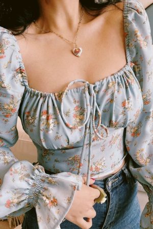 Vintage French Floral Puff Sleeve Shirt with Square Neck - Stylish Autumn Waist-Baring Top for Vacation - Y2K Inspired