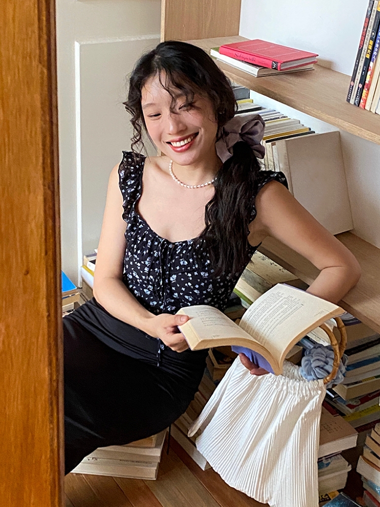 Vintage French Floral Tank Top for Women - Slim-Fit, Ruffled Design, Waist-Cinching, Y2K Style Vintage French Floral Tank Top for Women - Slim-Fit, Ruffled Design, Waist-Cinching, Y2K Style