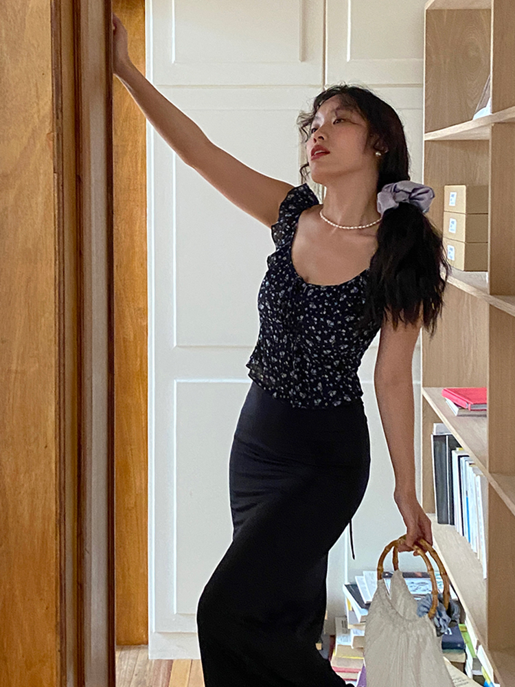 Vintage French Floral Tank Top for Women - Slim-Fit, Ruffled Design, Waist-Cinching, Y2K Style Vintage French Floral Tank Top for Women - Slim-Fit, Ruffled Design, Waist-Cinching, Y2K Style