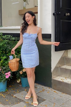 Vintage French Plaid Camisole Dress with Waist-Cinching Short Skirt - Chic Summer Style for a Feminine Look