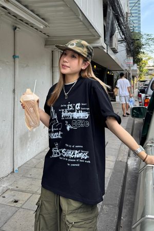 Vintage Hand-Drawn Graffiti Short Sleeve T-Shirt for Men and Women - Trendy American Design Summer Top, 90s Style, Unisex