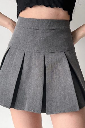 Vintage High-Waisted Pleated Skirt for Women - A-Line Short Skirt for Slimming & Leg-Lengthening - Versatile 90s Inspired Fashion