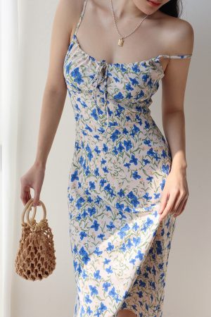 Vintage-Inspired Blue Butterfly Print Midi Dress with Waist Definition for Women - Perfect for Summer Vacations and 90s Style