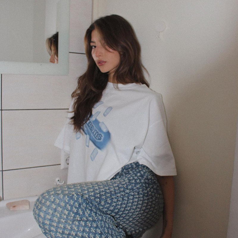 Vintage-Inspired White Short Sleeve T-Shirt for Women - Retro High Street Summer Style, Trendy Hot Girl Top Vintage-Inspired White Short Sleeve T-Shirt for Women - Retro High Street Summer Style, Trendy Hot Girl Top