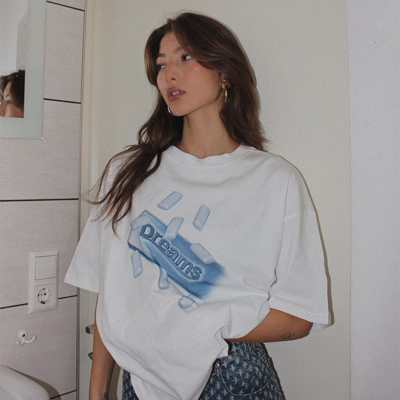 Vintage-Inspired White Short Sleeve T-Shirt for Women - Retro High Street Summer Style, Trendy Hot Girl Top Vintage-Inspired White Short Sleeve T-Shirt for Women - Retro High Street Summer Style, Trendy Hot Girl Top