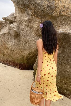 Vintage-Inspired Yellow Printed Spaghetti Strap Dress with Tie Neck - Mid-Length French Style for a Chic Summer Look