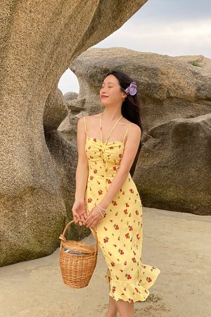 Vintage-Inspired Yellow Printed Spaghetti Strap Dress with Tie Neck - Mid-Length French Style for a Chic Summer Look