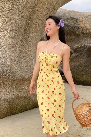 Vintage-Inspired Yellow Printed Spaghetti Strap Dress with Tie Neck - Mid-Length French Style for a Chic Summer Look