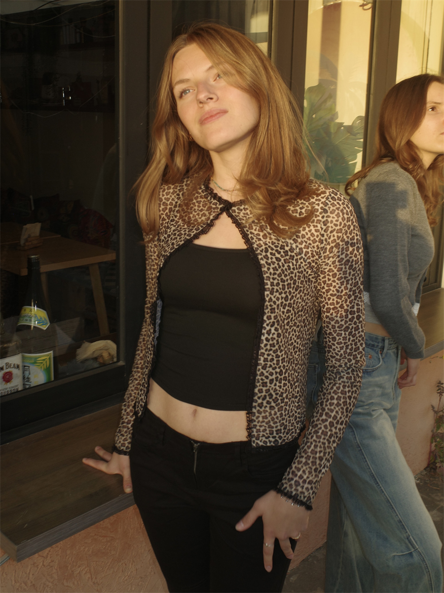 Vintage Leopard Print Cardigan with Lace Trim and Tie Detail - Spring 2025 Women's Slim Fit Fashion Top for a Wild Look Vintage Leopard Print Cardigan with Lace Trim and Tie Detail - Spring 2025 Women's Slim Fit Fashion Top for a Wild Look