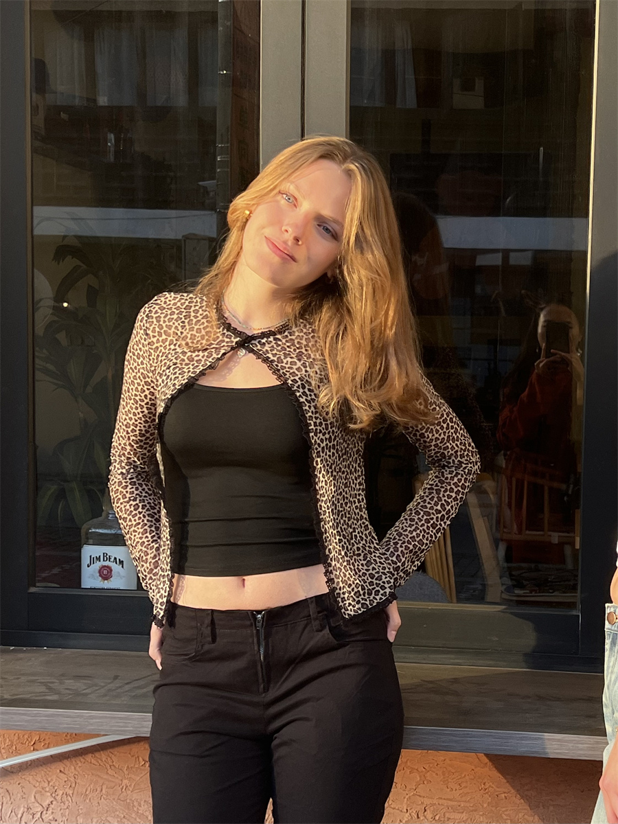 Vintage Leopard Print Cardigan with Lace Trim and Tie Detail - Spring 2025 Women's Slim Fit Fashion Top for a Wild Look Vintage Leopard Print Cardigan with Lace Trim and Tie Detail - Spring 2025 Women's Slim Fit Fashion Top for a Wild Look