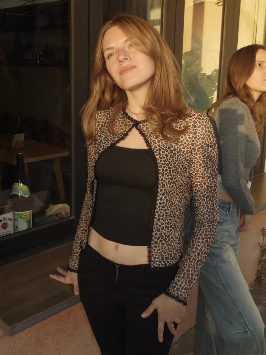 Vintage Leopard Print Cardigan with Lace Trim and Tie Detail - Spring 2025 Women's Slim Fit Fashion Top for a Wild Look Vintage Leopard Print Cardigan with Lace Trim and Tie Detail - Spring 2025 Women's Slim Fit Fashion Top for a Wild Look