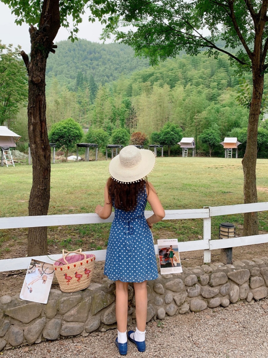 Vintage Polka Dot Sleeveless Vest Dress for Women - French Style, Small Lapel, Waist-Defined, 2022 Spring/Summer, Hong Kong Fashion Vintage Polka Dot Sleeveless Vest Dress for Women - French Style, Small Lapel, Waist-Defined, 2022 Spring/Summer, Hong Kong Fashion